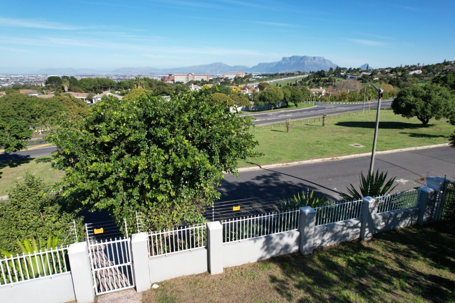 4 Bedroom Property for Sale in Loevenstein Western Cape